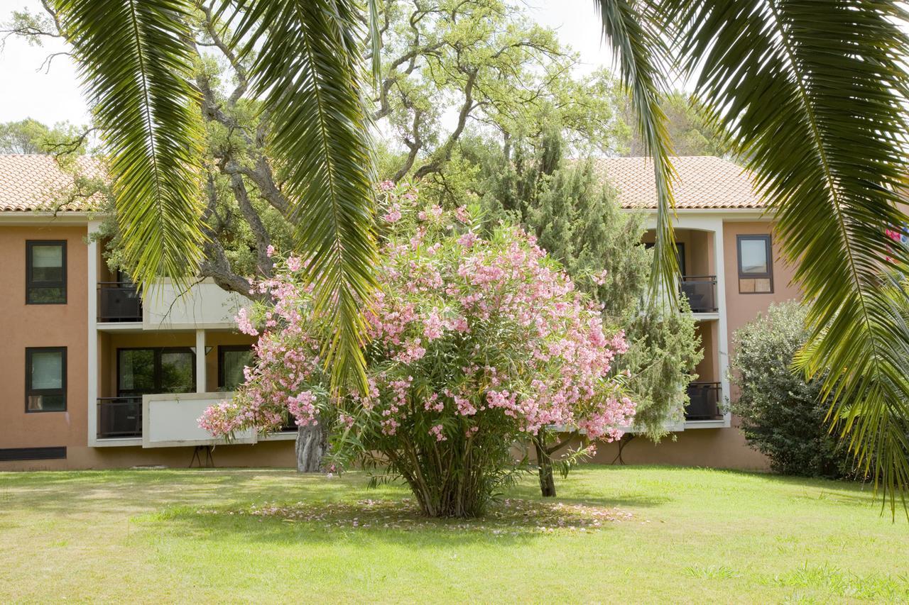 Golf Hotel De Valescure & Spa Nuxe Saint-Raphaël Exterior foto